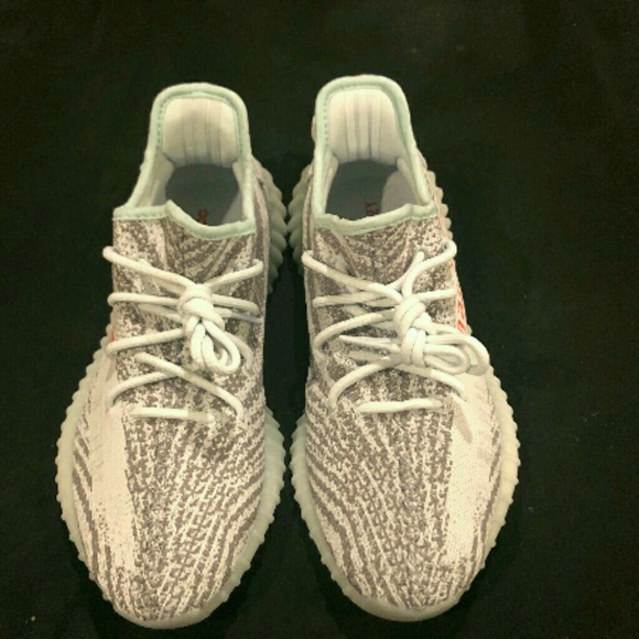 Yeezy - Picture 2 of 4